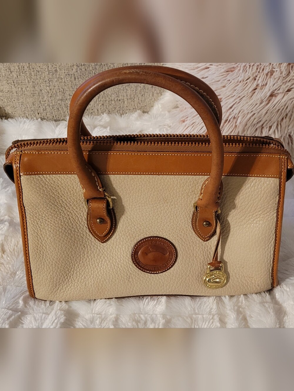 VTG Dooney & Bourke Tan Pebble LeatherTrim Satchel - GUC - Picture 14 of 14